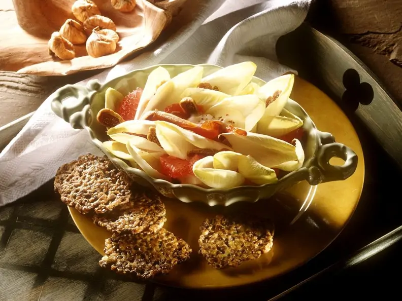 Chicoréesalat mit Linsenbratlingen