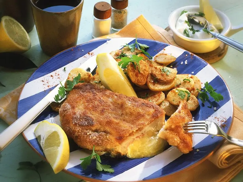 Cordon bleu mit Bratkartoffeln