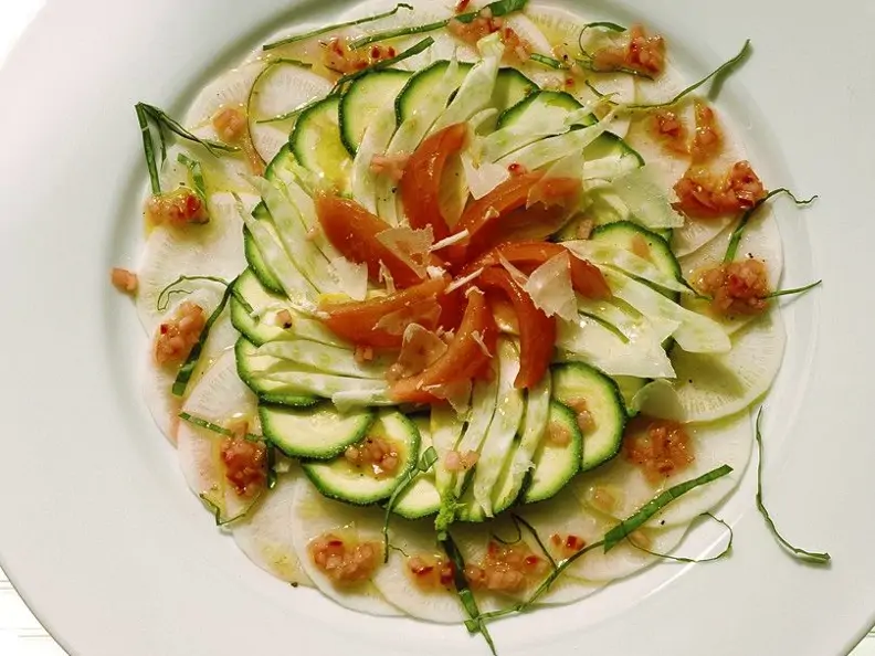 Gemüsesalat mit Radieschenvinaigrette
