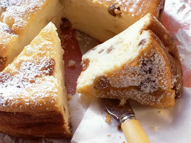 Käsekuchen ohne Boden mit Rosinen