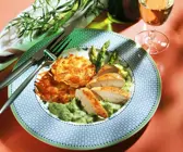 Gebratene Hähnchenbrust mit grünem Spargel