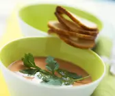 Kalte Tomatensuppe mit Kichererbsen