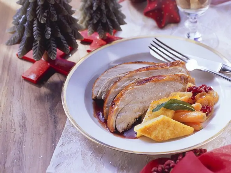 Putenbraten mit Möhren und Polenta