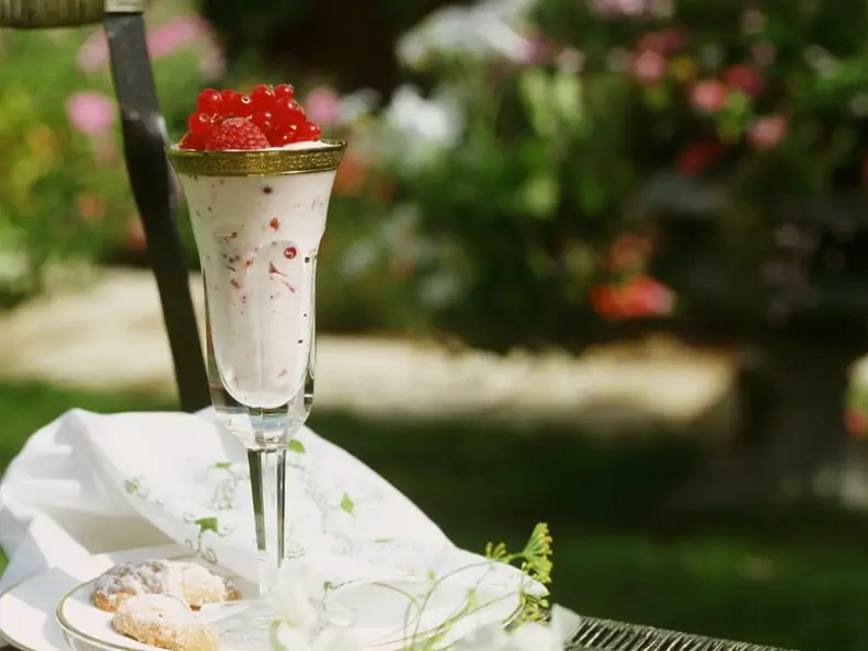 Joghurt-Beerencreme