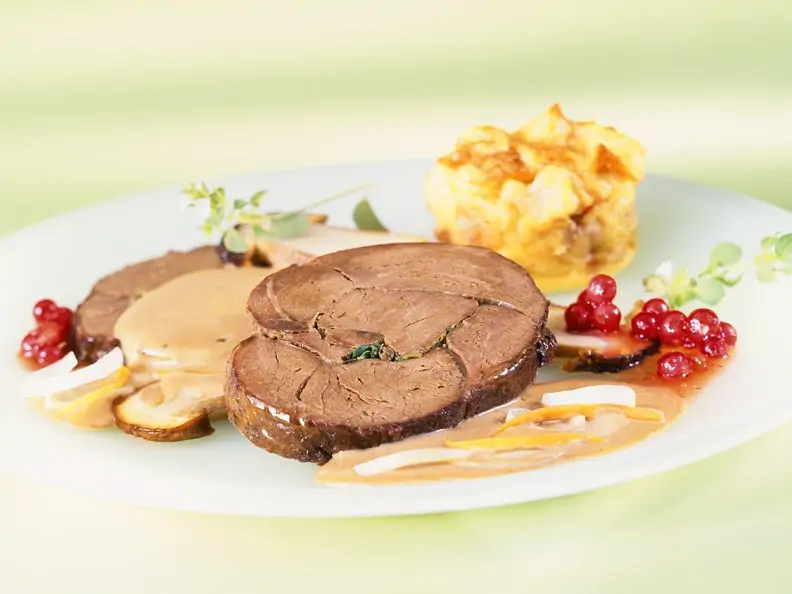 Rehbraten mit Serviettenkloß
