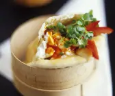 Lamm mit Hummus im Pitabrot