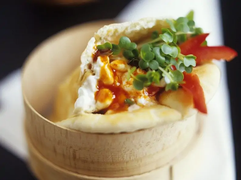 Lamm mit Hummus im Pitabrot