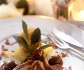 Ente mit Esskastanienund Klößen