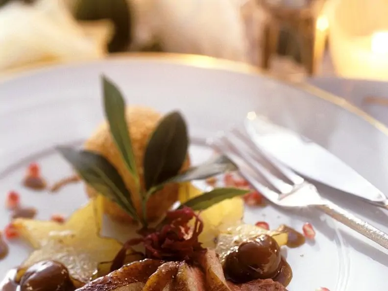 Ente mit Esskastanienund Klößen