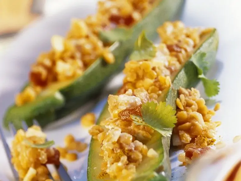 Zucchini mit Linsenfüllung