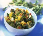 Oliven mit Knoblauch in Öl