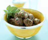 Lammbällchen mit Joghurtsauce