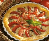 Blätterteigtarte mit Tomaten und Mozzarella