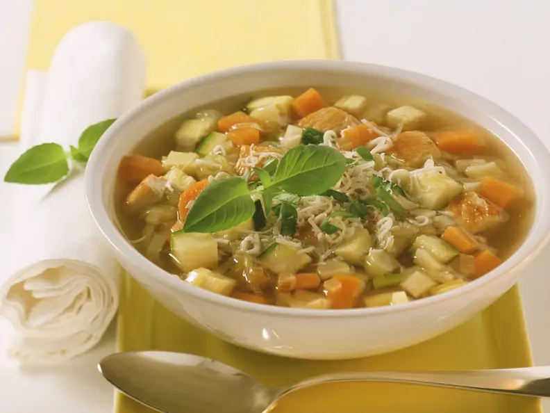 Gemüsesuppe mit Pute