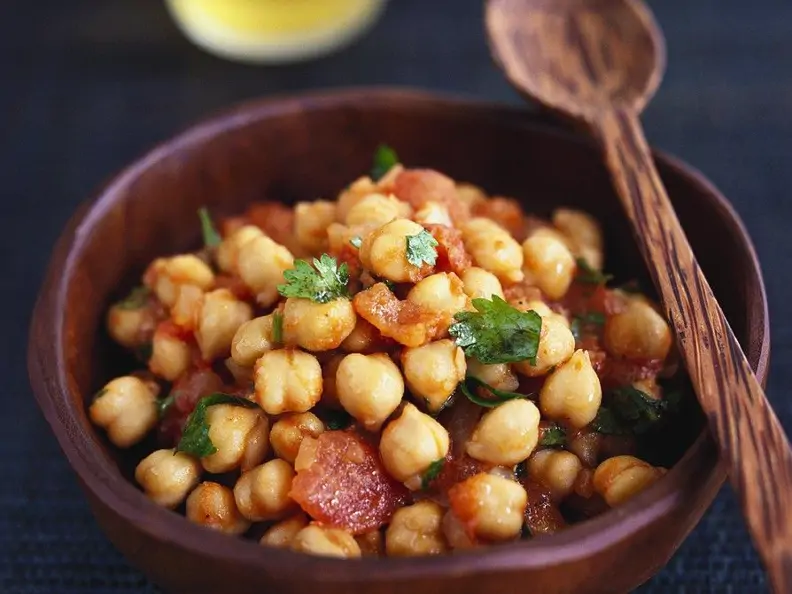 Kichererbsen mit Tomaten