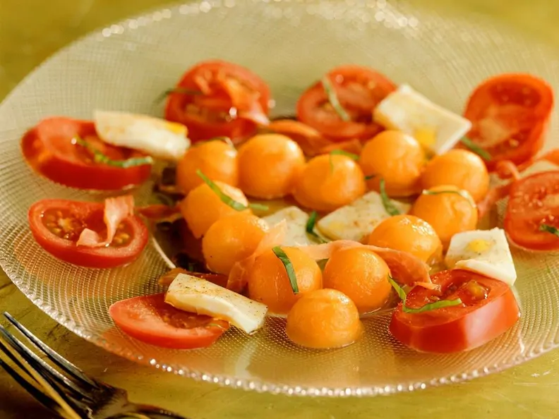 Tomate-Mozzarella mit Melone
