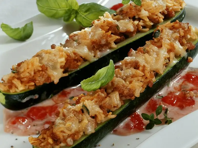 Gefüllte Zucchini