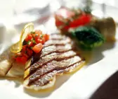 Goldbrasse mit Tomatensalsa