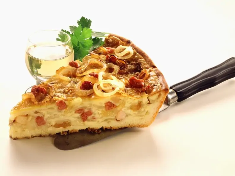 Zwiebelkuchen mit Muscheln