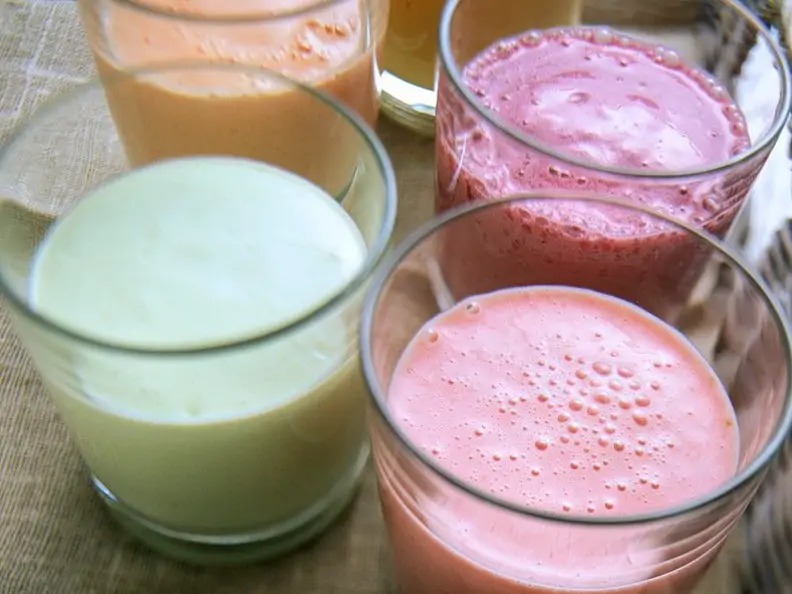 Verschiedene Frucht-Lassi