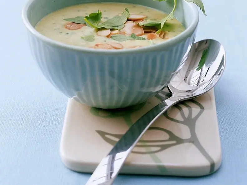 Kartoffelsuppe mit Mandeln