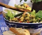 Nudelsalat mit Gemüse und Berglinsen
