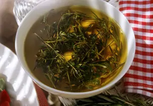 Mediterrane Käutermarinade