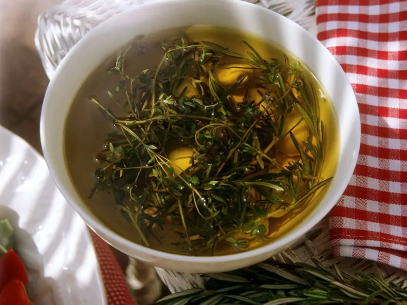 Mediterrane Käutermarinade