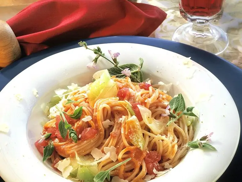 Nudeln mit Tomtencremesauce
