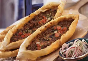 Pide mit Hackfleisch
