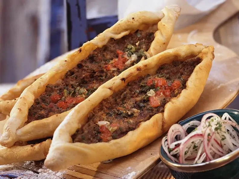 Pide mit Hackfleisch