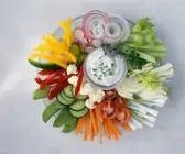 Gemüseteller mit Quarkdip