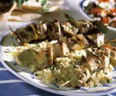 Thunfisch-Lorbeerspieße mit Couscous