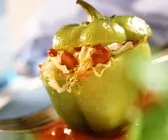 Paprika mit Würstl-Kraut-Füllung