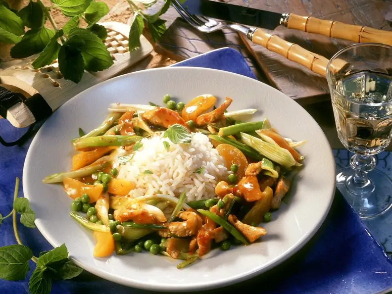 Putengeschnetzeltes mit Erbsen und Aprikosen