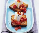 Ziegenkäse mit Tomaten auf Röstbrot