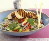 Asiatischer Nudelsalat mit Hähnchen