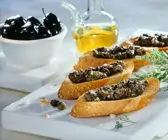Crostini mit Tapenade