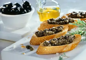 Crostini mit Tapenade
