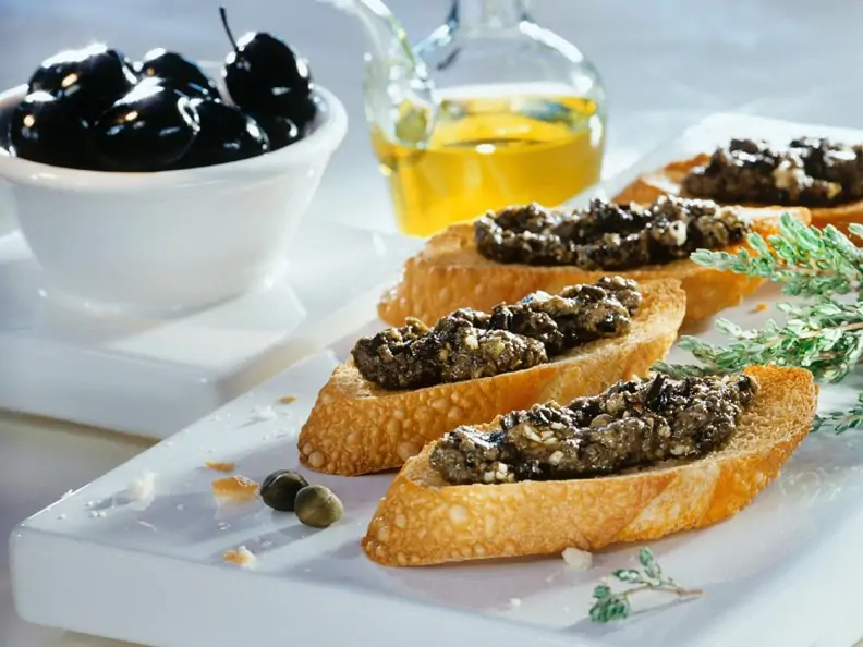 Crostini mit Tapenade