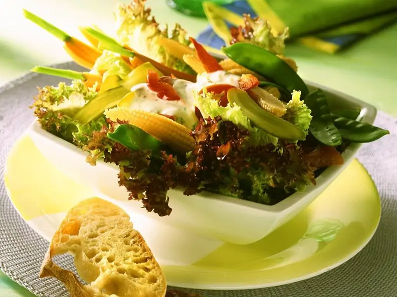 Blattsalat mit Gemüse