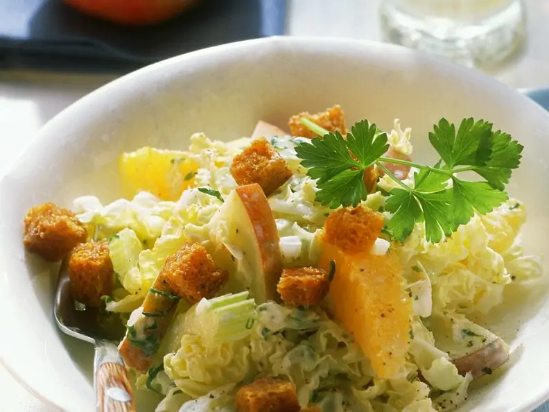 Chinakohlsalat mit Früchten
