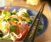 Asiatischer Nudelsalat mit Gemüse