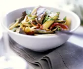 Asia-Nudeln mit Rind und Gemüse