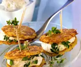 Kartoffelküchlein mit Kräuterquark