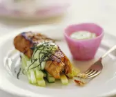 Gebratener Thunfisch mit Gurken