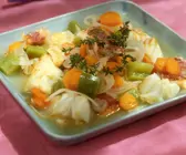 Kabeljau mit Gemüse in Essigmarinade