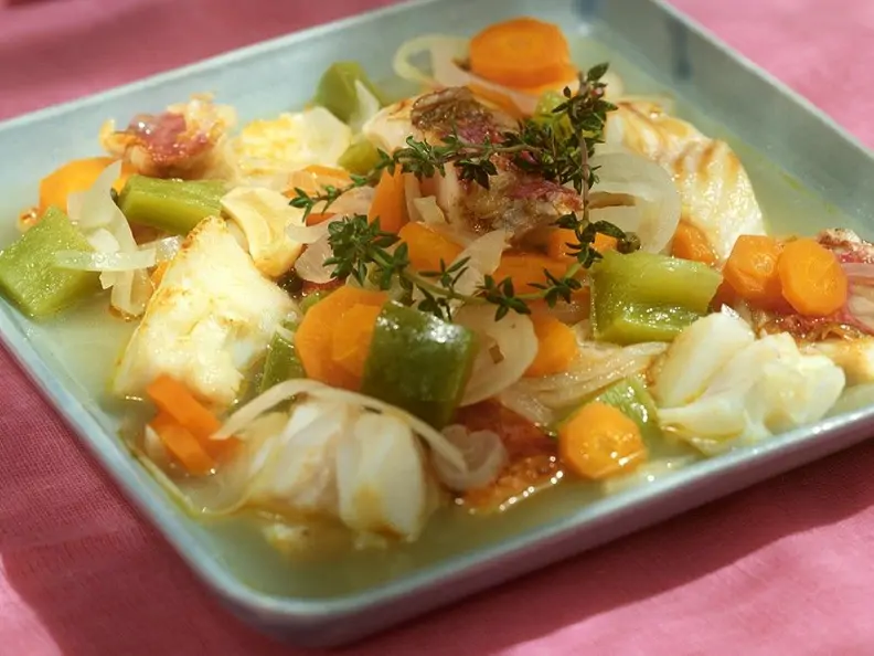 Kabeljau mit Gemüse in Essigmarinade