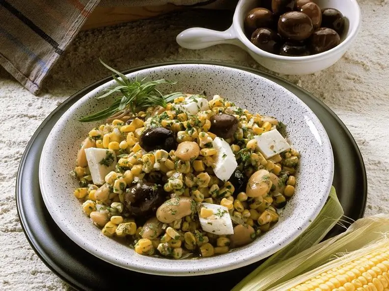 Mais-Bohnensalat mit Käse