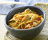 Glasnudeln mit Gemüse aus dem Wok